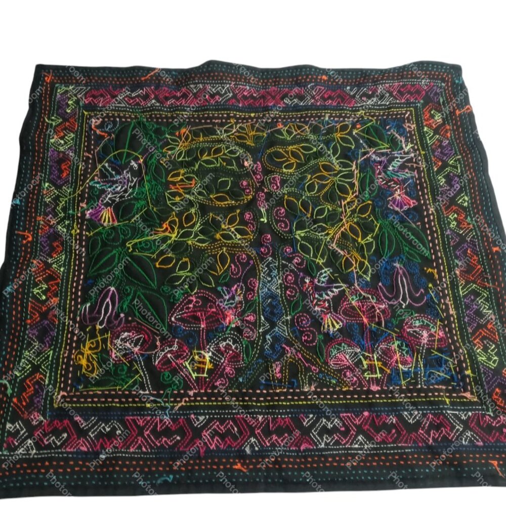 Hand Embroidered Shipibo Blanket Amazon Jungle Multicolored Flowers - Picture 7 of 9